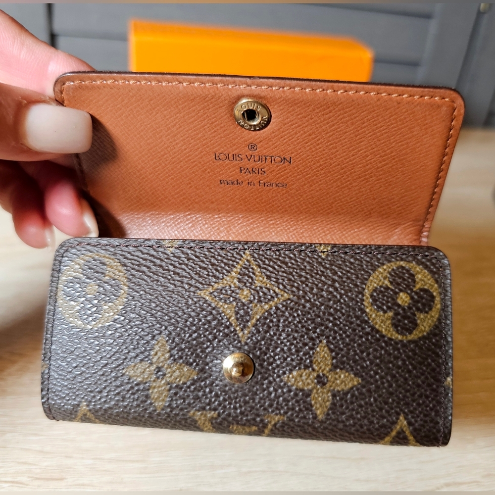 Authentic Louis Vuitton Monogram 4 Key Compact Ke… - image 6